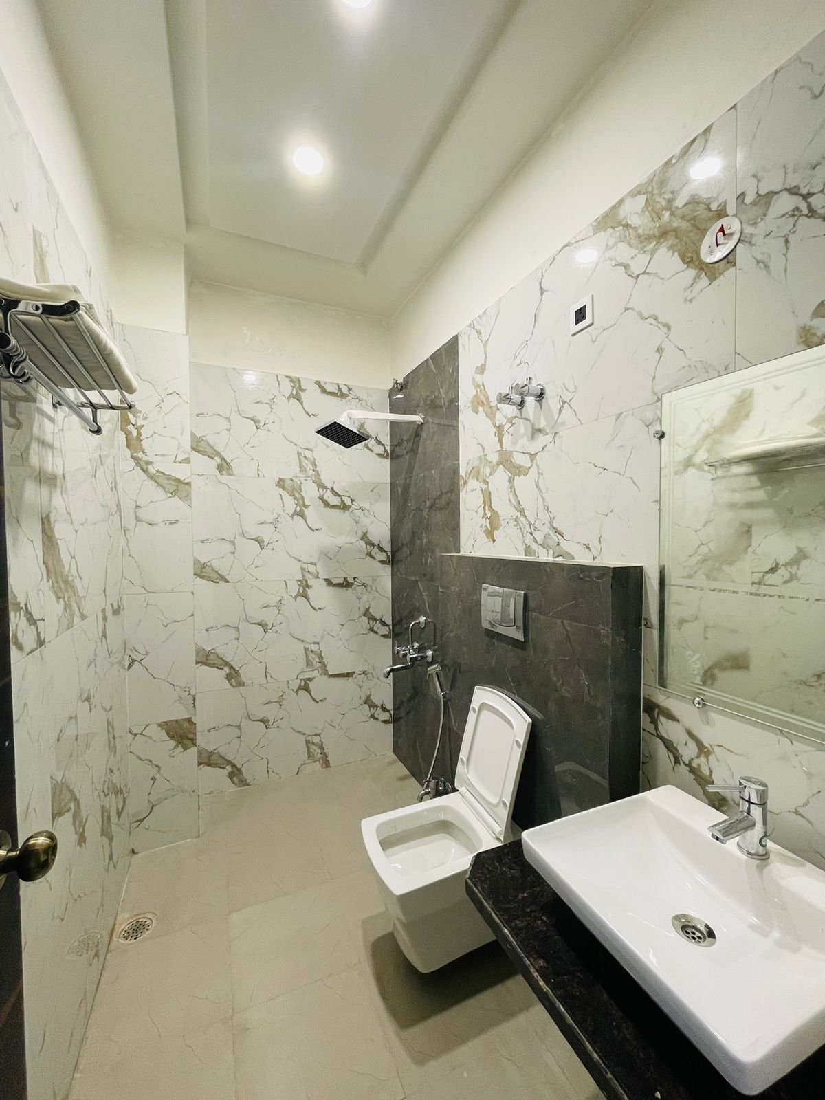 The Spice Crown Restaurant Dining